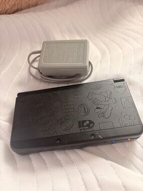 Limited Edition Nintendo 3DS -
Original Super Mario
Edition (Black Friday)